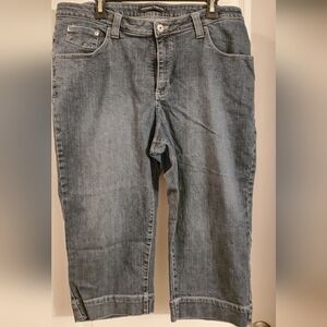 Blue stretch denim jeans capri w/white stitching (W)